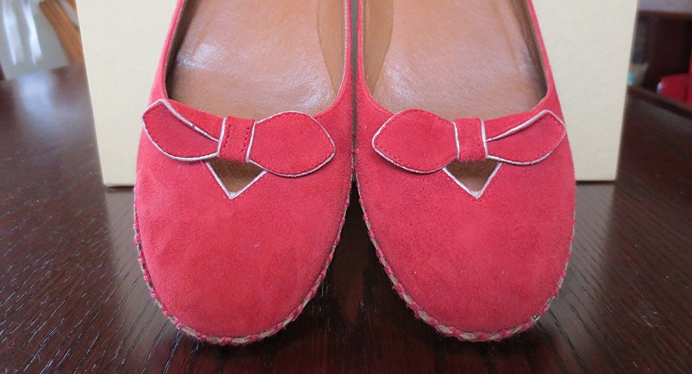 Renvoyée pour avoir porté des chaussures à rubans